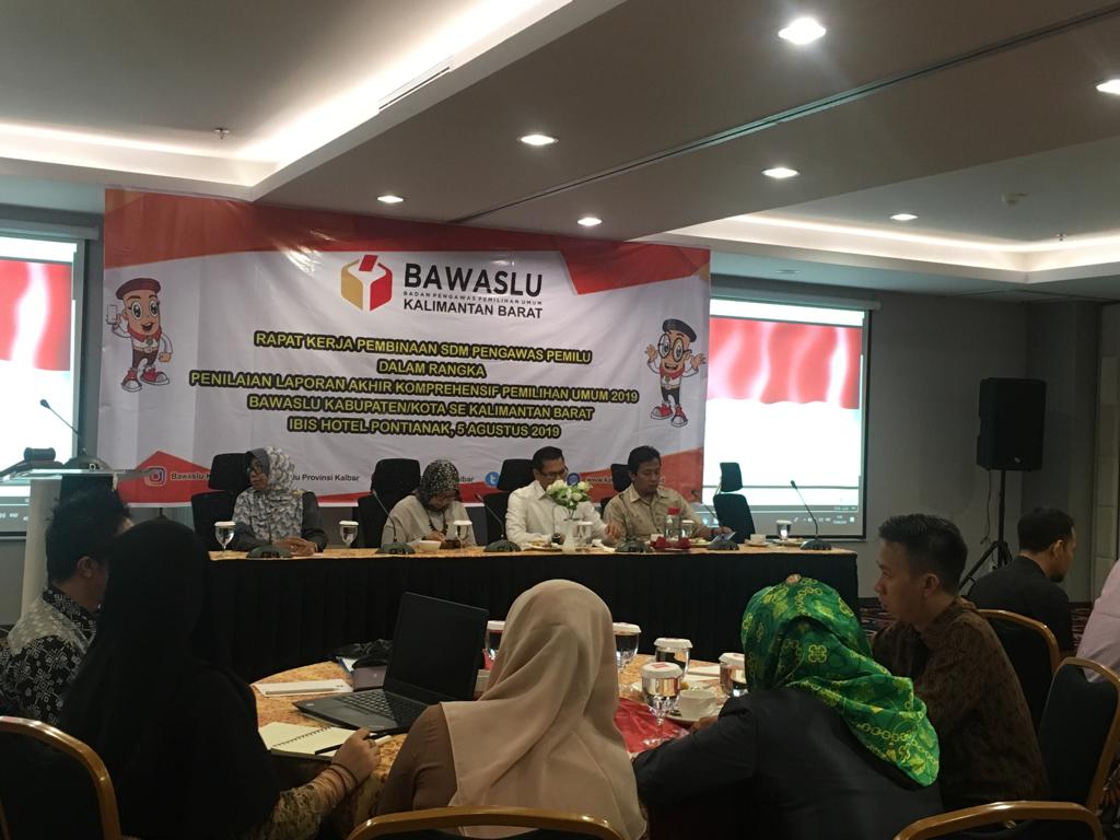 RAPAT KERJA PEMBINAAN SDM PENGAWAS PEMILU DALAM RANGKA PENILAIAN LAPORAN AKHIR KOMPREHENSIF PEMILU 2019 Bawaslu Kabupaten/Kota