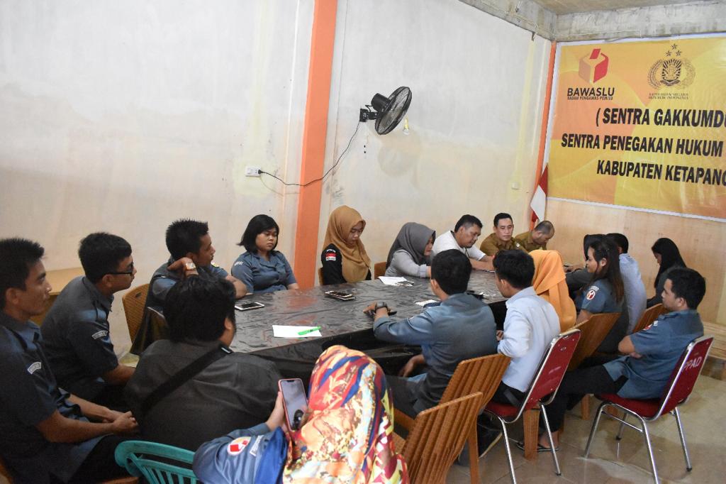 RAPAT INTERNAL PIMPINAN BERSAMA STAF BAWASLU