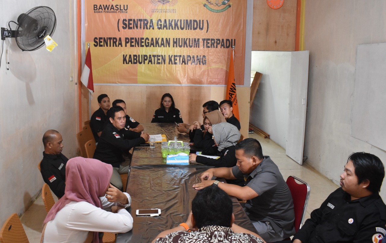 RAPAT RUTIN BAWASLU KABUPATEN KETAPANG