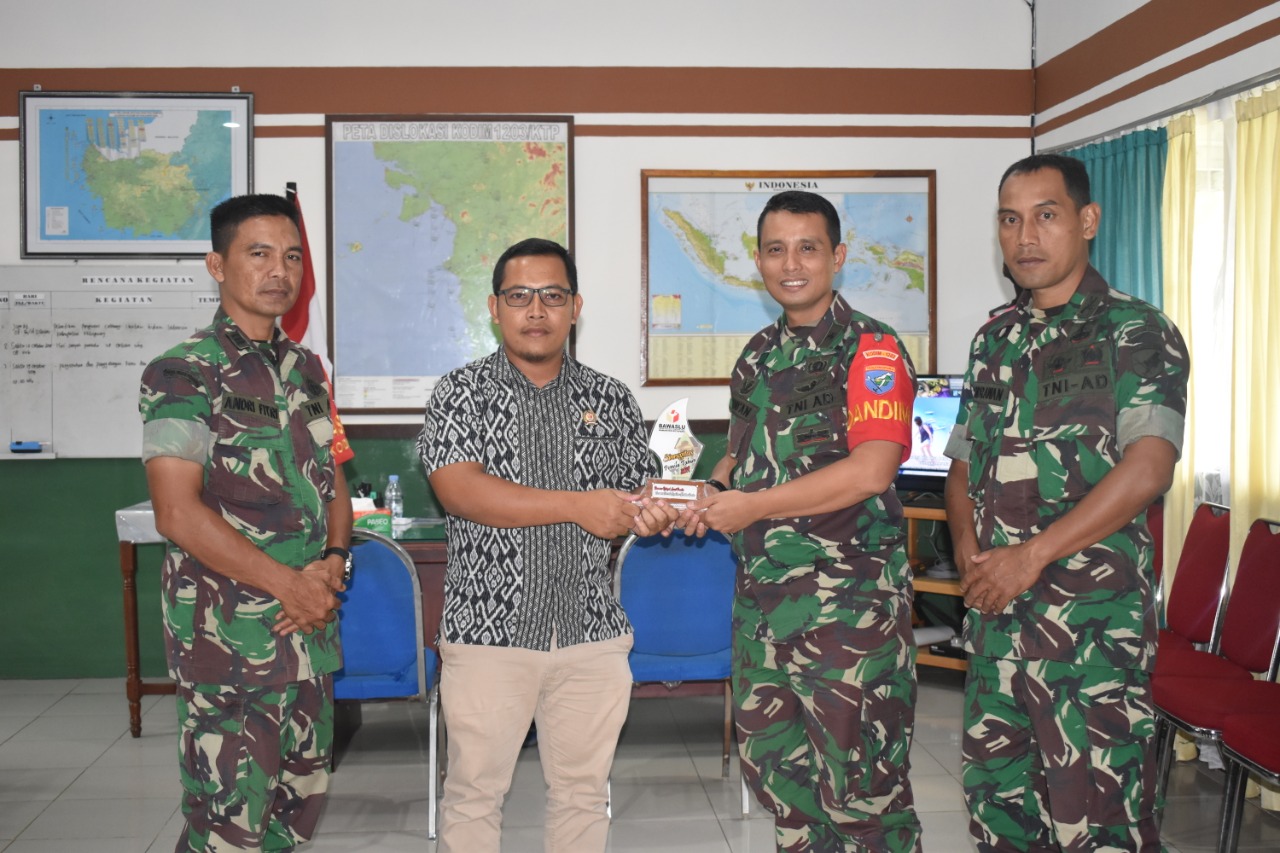BAWASLU KABUPATEN KETAPANG MELAKUKAN KOORDINASI DI KODIM 1203 KABUPATEN KETAPANG