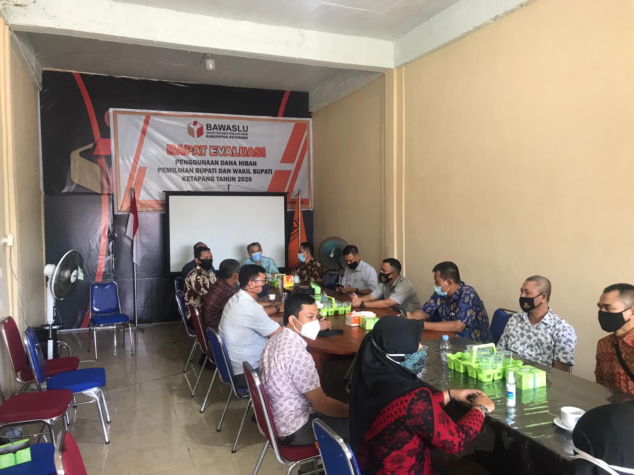 Bawaslu Ketapang Gelar Rapat Evaluasi Penggunaan Dana Hibah