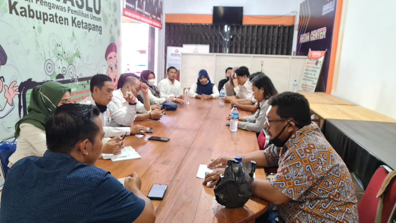 RAPAT INTERNAL BAWASLU KABUPATEN KETAPANG