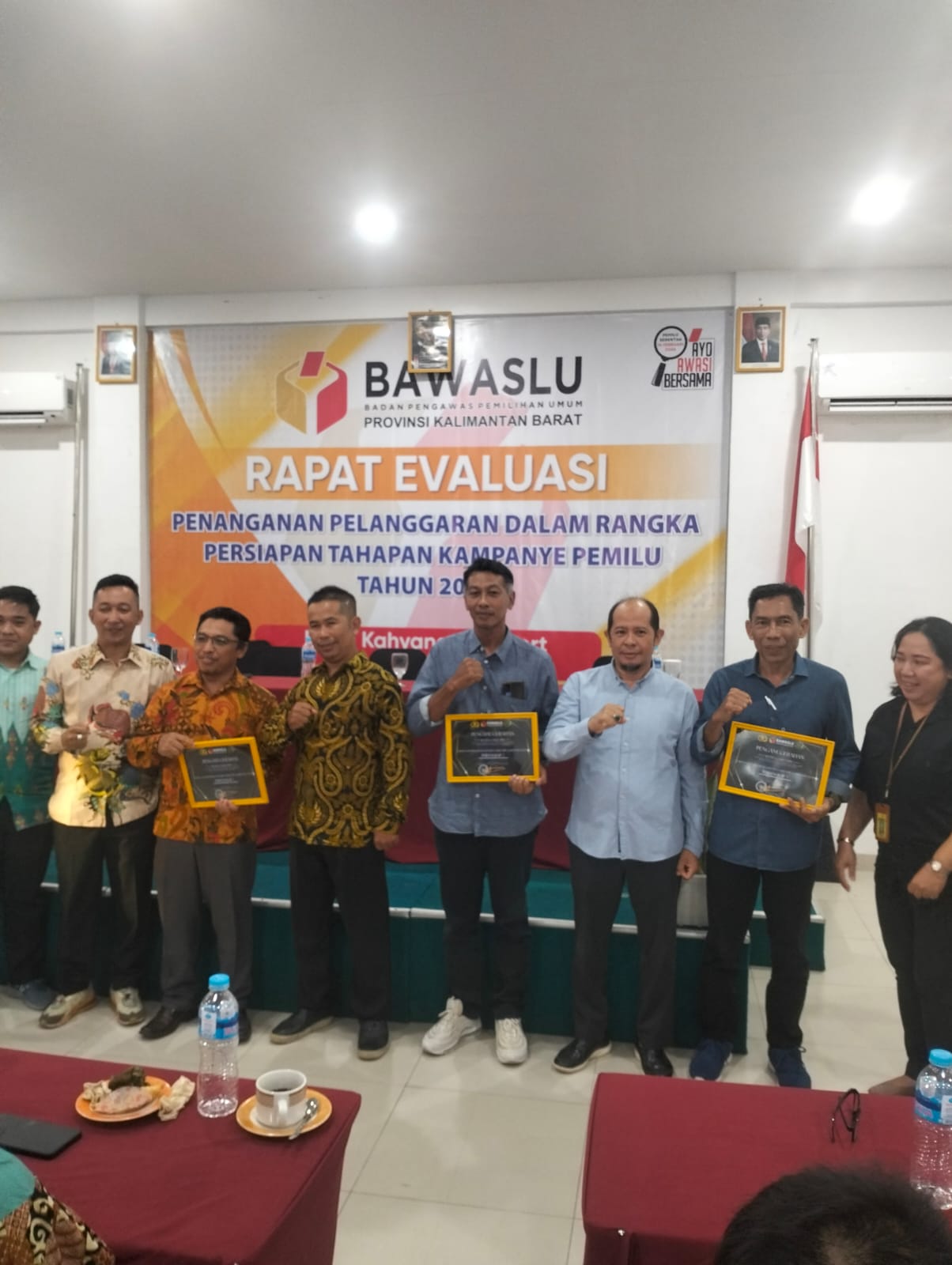 Penghargaan Datin & PPID Bawaslu Kabupeten se-Kalimantan Barat