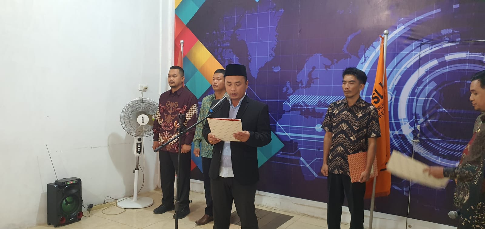 Pelantikan PAW Panwaslu Kecamatan Delta Pawan dan MHU