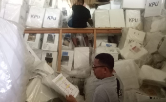 PENGAWASAN TERHADAP PENGAMBILAN BARANG BUKTI UNTUK KELENGKAPAN BERKAS PHPU YANG DILAKUKAN OLEH BAWASLU KAB. KETAPANG