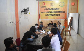 RAPAT PERSIAPAN MENGENAI KEGIATAN EVALUASI LAPORAN AKHIR KEUANGAN PANWASLU KECAMATAN SE KABUPATEN KETAPANG