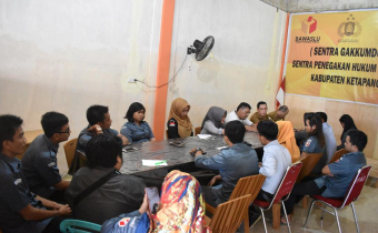 RAPAT INTERNAL PIMPINAN BERSAMA STAF BAWASLU