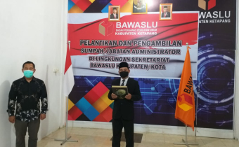 PELANTIKAN DAN PENGAMBILAN SUMPAH/JABATAN ADMINISTRATOR DI LINGKUNGAN SEKRETARIAT BAWASLU KABUPATEN/KOTA