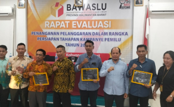 Penghargaan Datin & PPID Bawaslu Kabupeten se-Kalimantan Barat